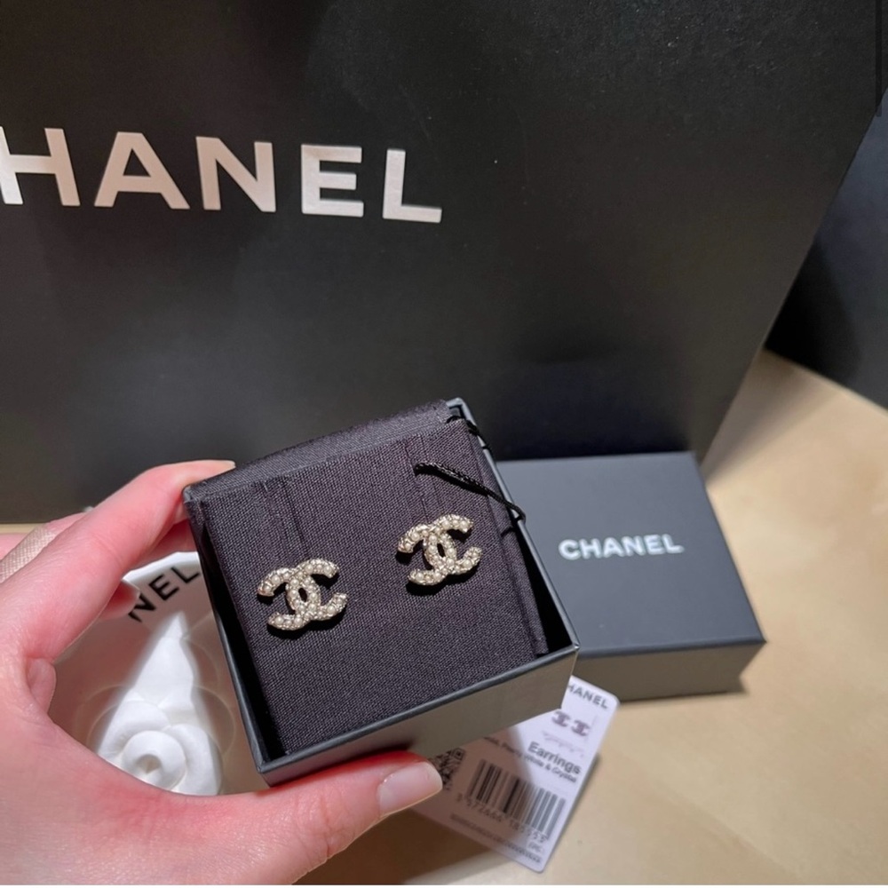 NEW Chanel Classic CC Earrings